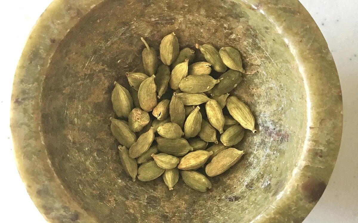 Rhum arrangé à la cardamome verte