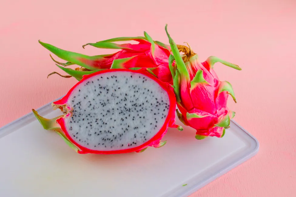 Rhum arrangé fruit du dragon menthe