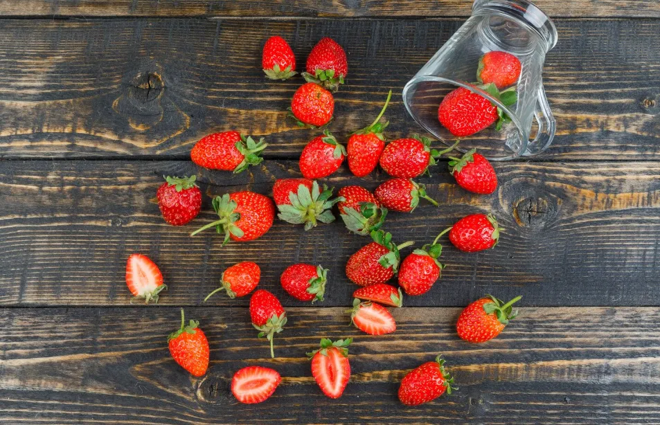 Rhum arrangé fraises menthe