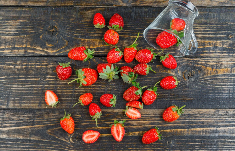 Rhum arrangé fraises menthe