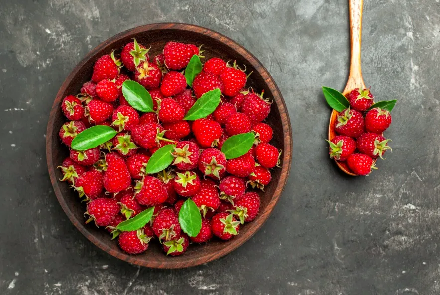 Rhum arrangé fraises et framboises